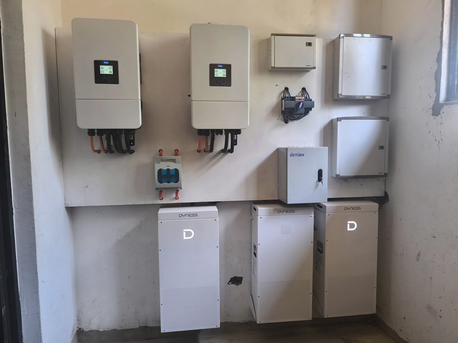 Deye inverters and Dyness batteries, side view